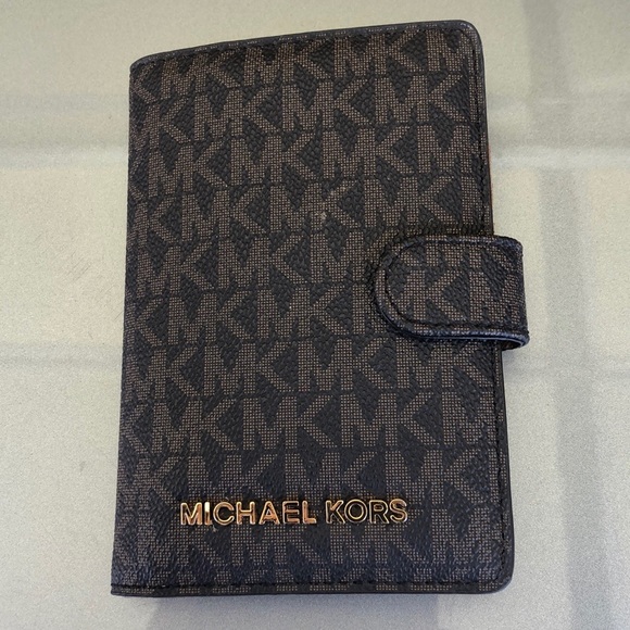 MK Leather Passport wallet - Picture 1 of 3